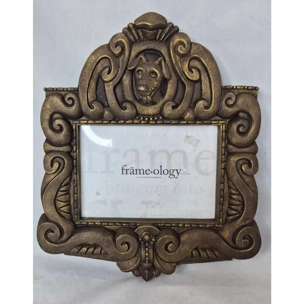 Frameology dog frame